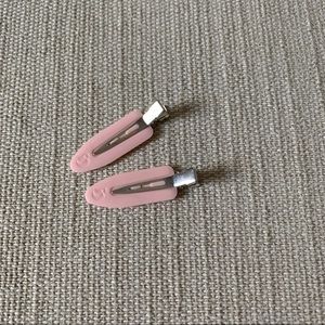 << glossier hair clips >>